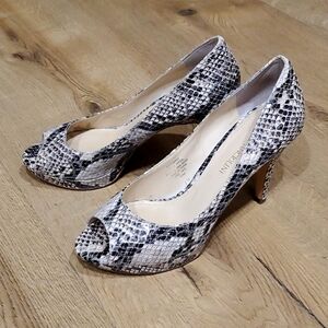 Enmendó Angiolini snake skin‎ peep toe platform heel